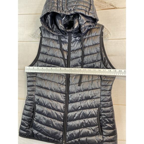 Old Navy Active Vest Womens M Black Hooded Full Zip Pockets Quilted Lightweight - Picture 6 of 11